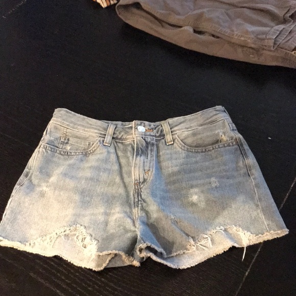 Levi’s High Rise Short - Picture 4 of 4